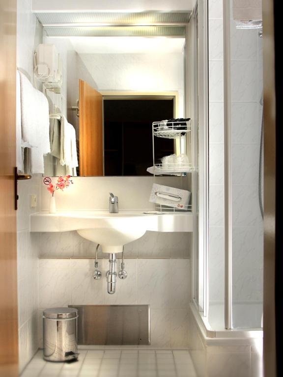 Hotel Bartholomaeus Zeitlarn Экстерьер фото