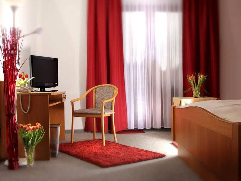 Hotel Bartholomaeus Zeitlarn Экстерьер фото
